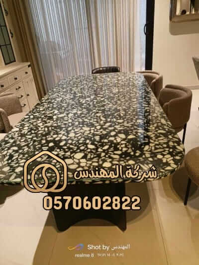 طاولات زجاج للمجالس
